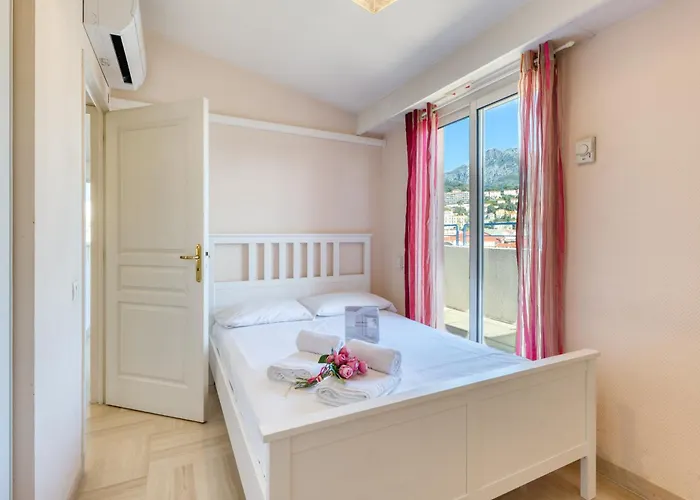 Apartment Floor Close To The Sea - Happy