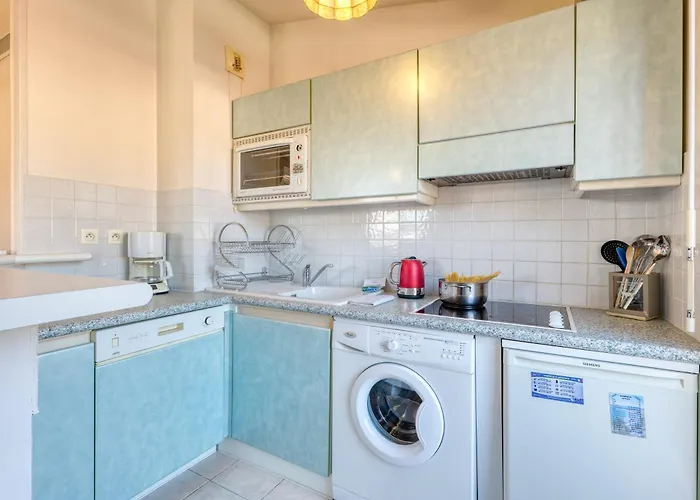 Floor Close To The Sea - Happy *