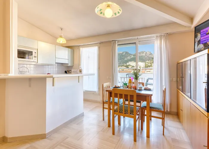 Floor Close To The Sea - Happy Menton