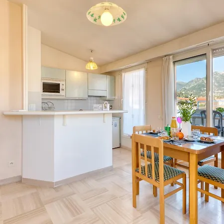 Floor Close To The Sea - Happy * Menton