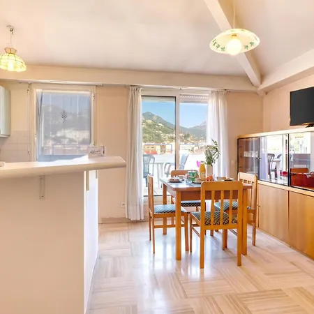 Apartment Floor Close To The Sea - Happy