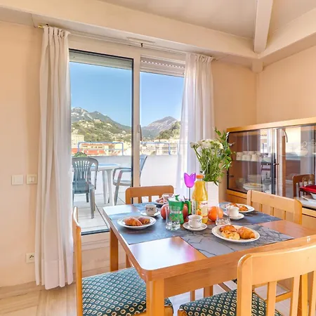 Floor Close To The Sea - Happy * Menton