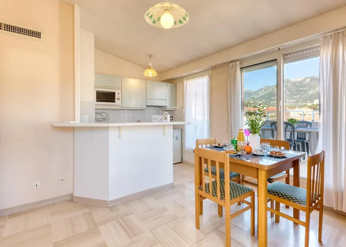 Floor Close To The Sea - Happy * Mentone